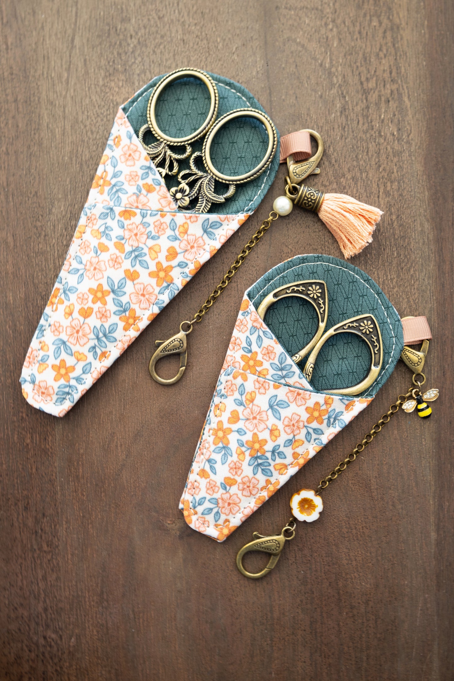 Daisy Garden Scissor Sleeve