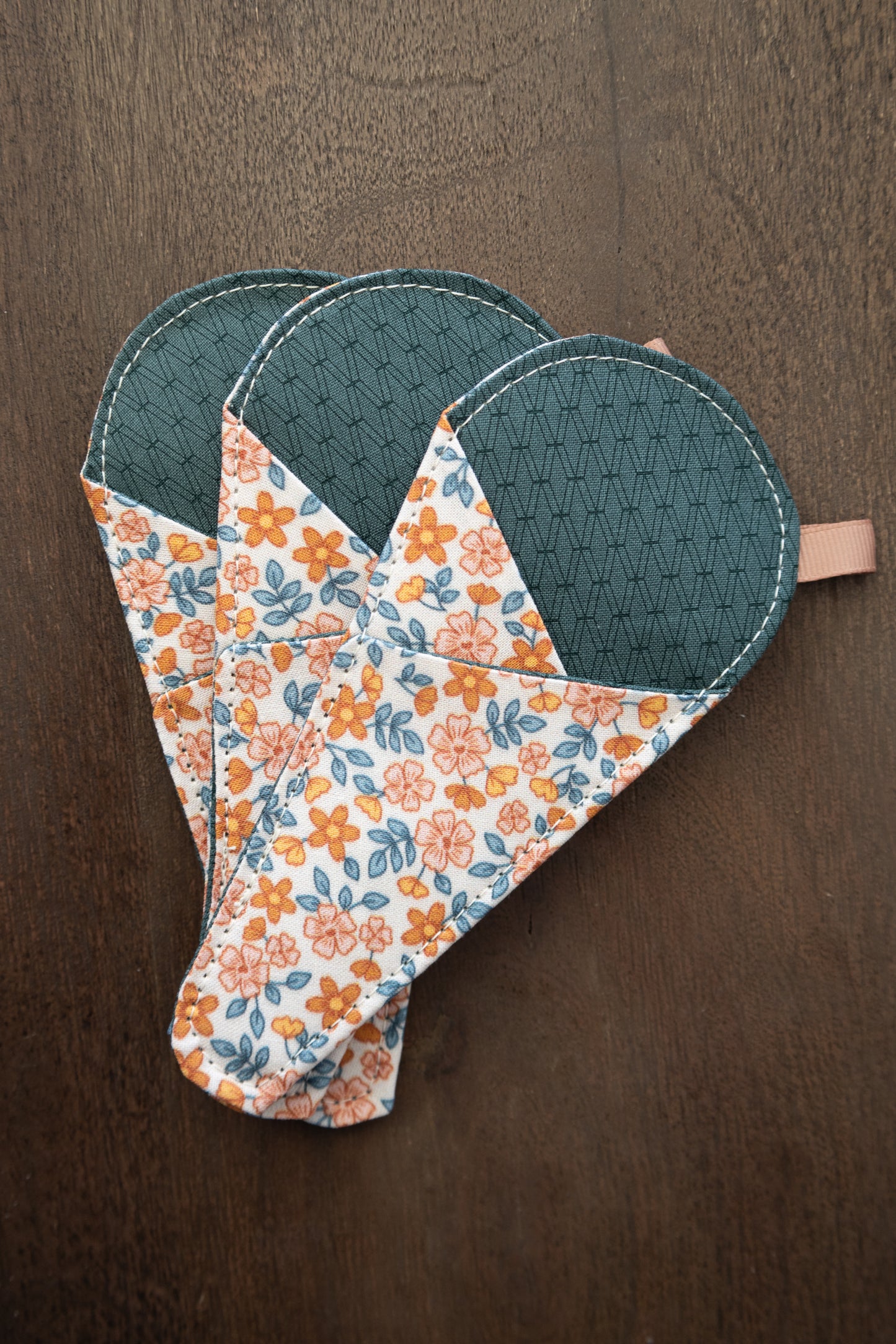 Daisy Garden Scissor Sleeve