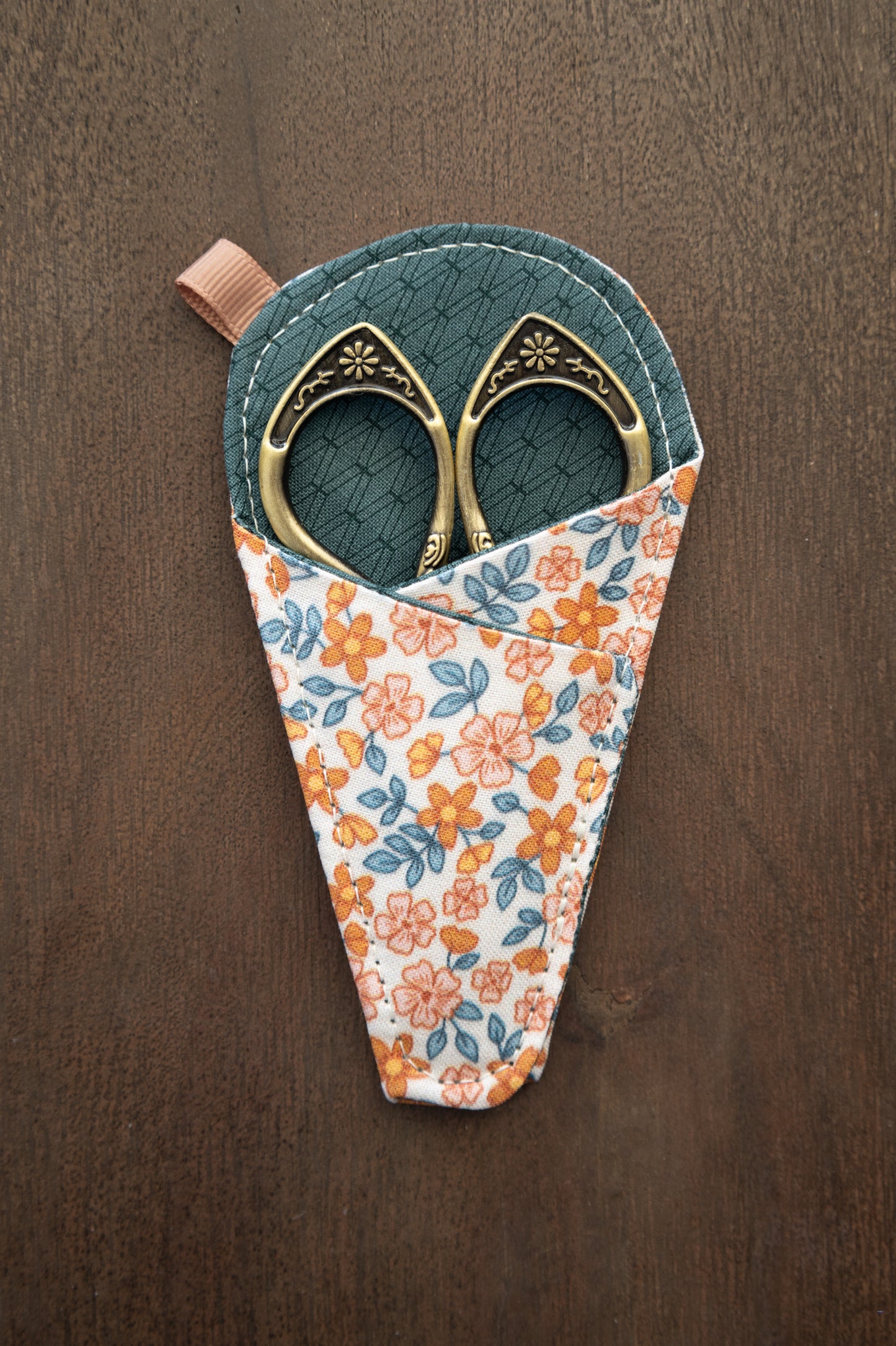 Daisy Garden Scissor Sleeve