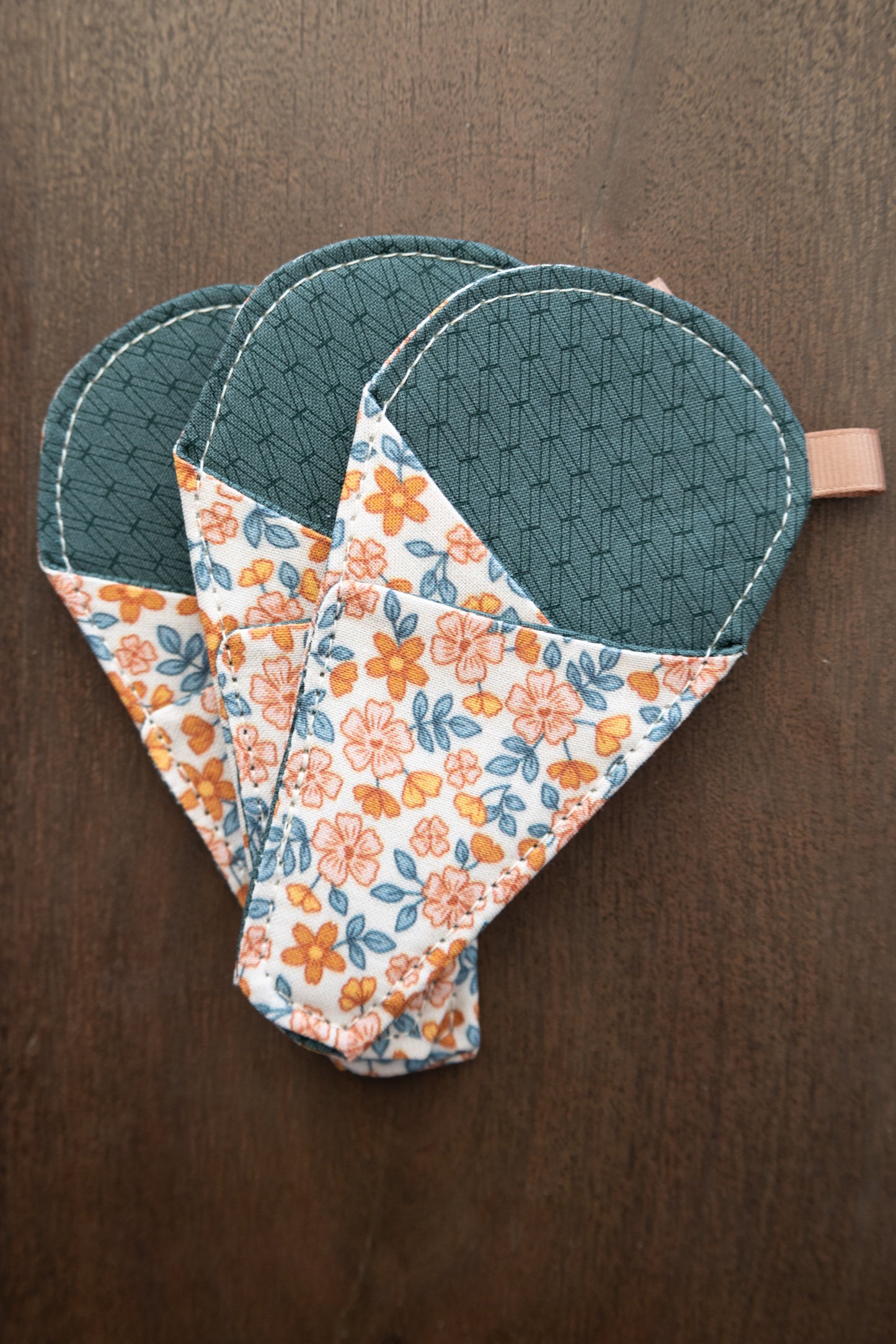Daisy Garden Scissor Sleeve