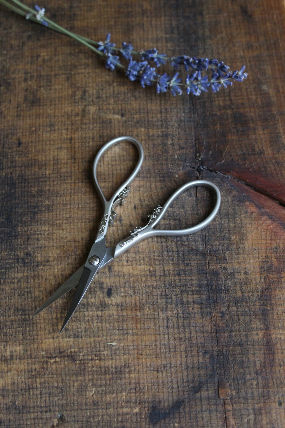 Floral Teardrop Scissors