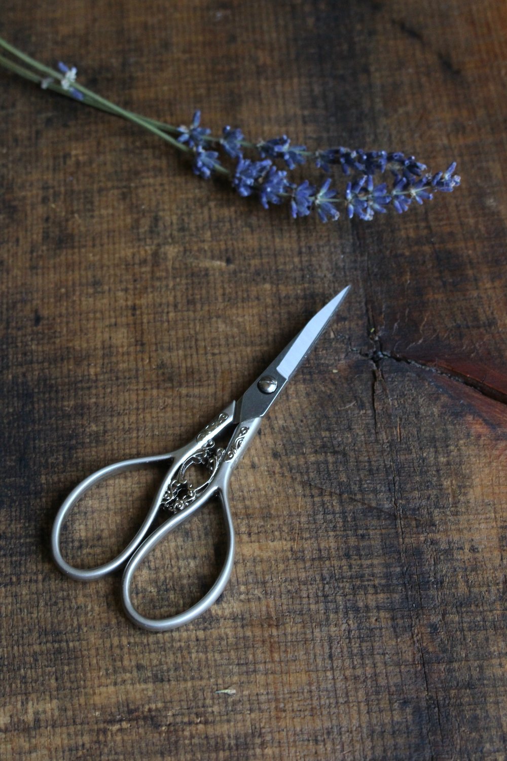 Floral Teardrop Scissors