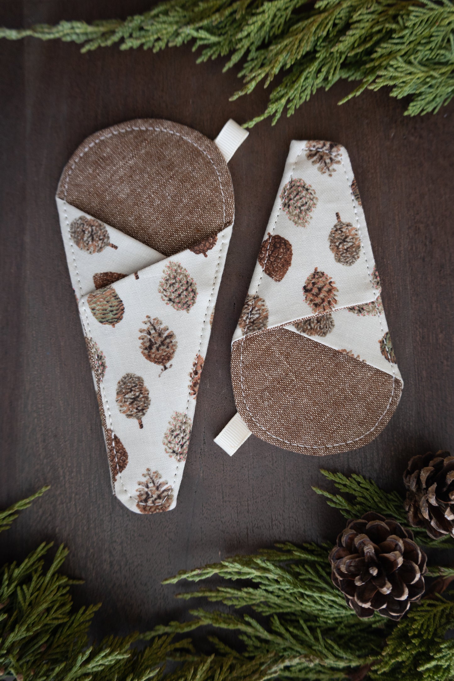 Pinecone Scissor Sleeve