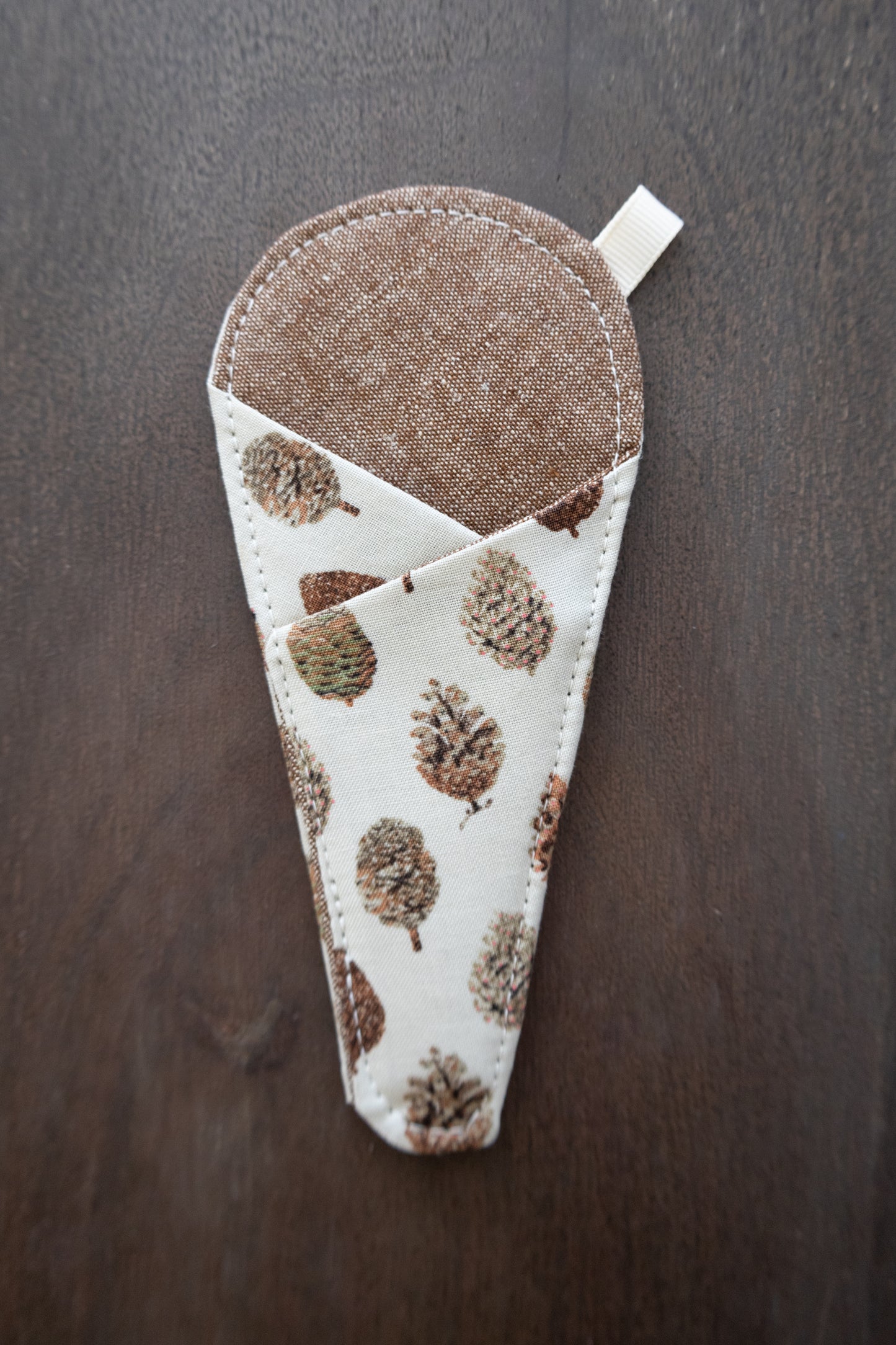 Pinecone Scissor Sleeve