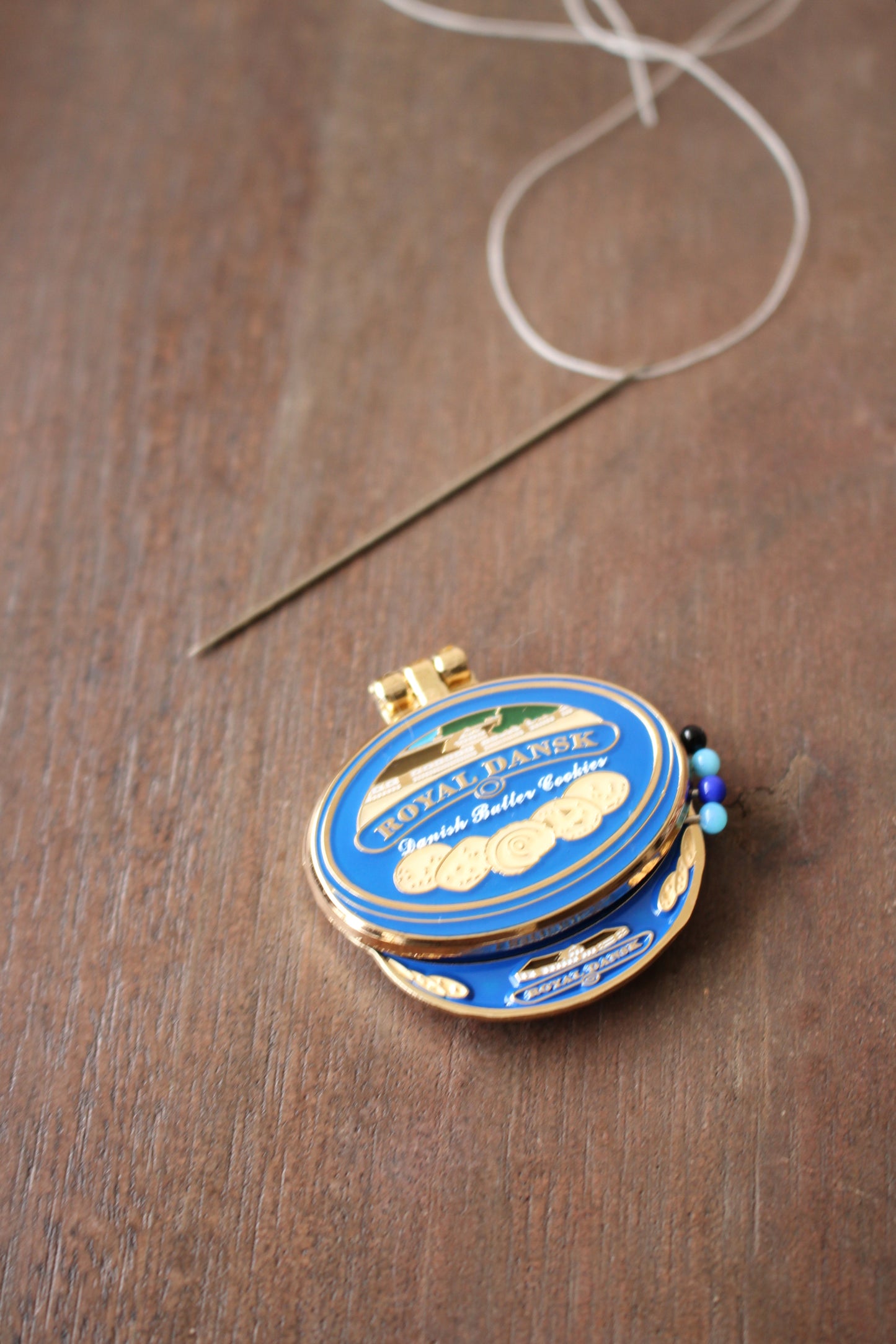 Grandma's Cookie Tin Needle Minder