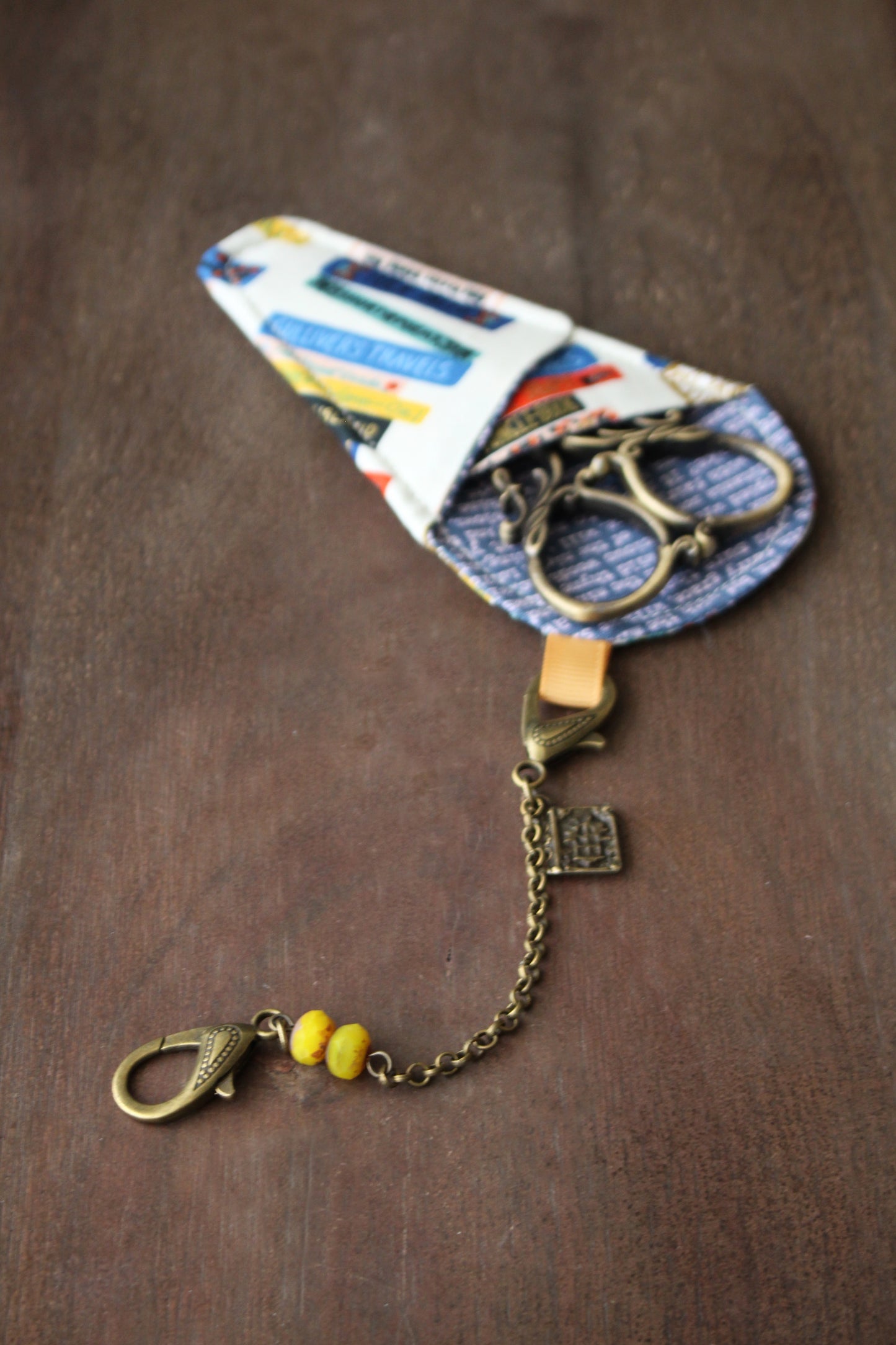 Bookworm Scissor Chain