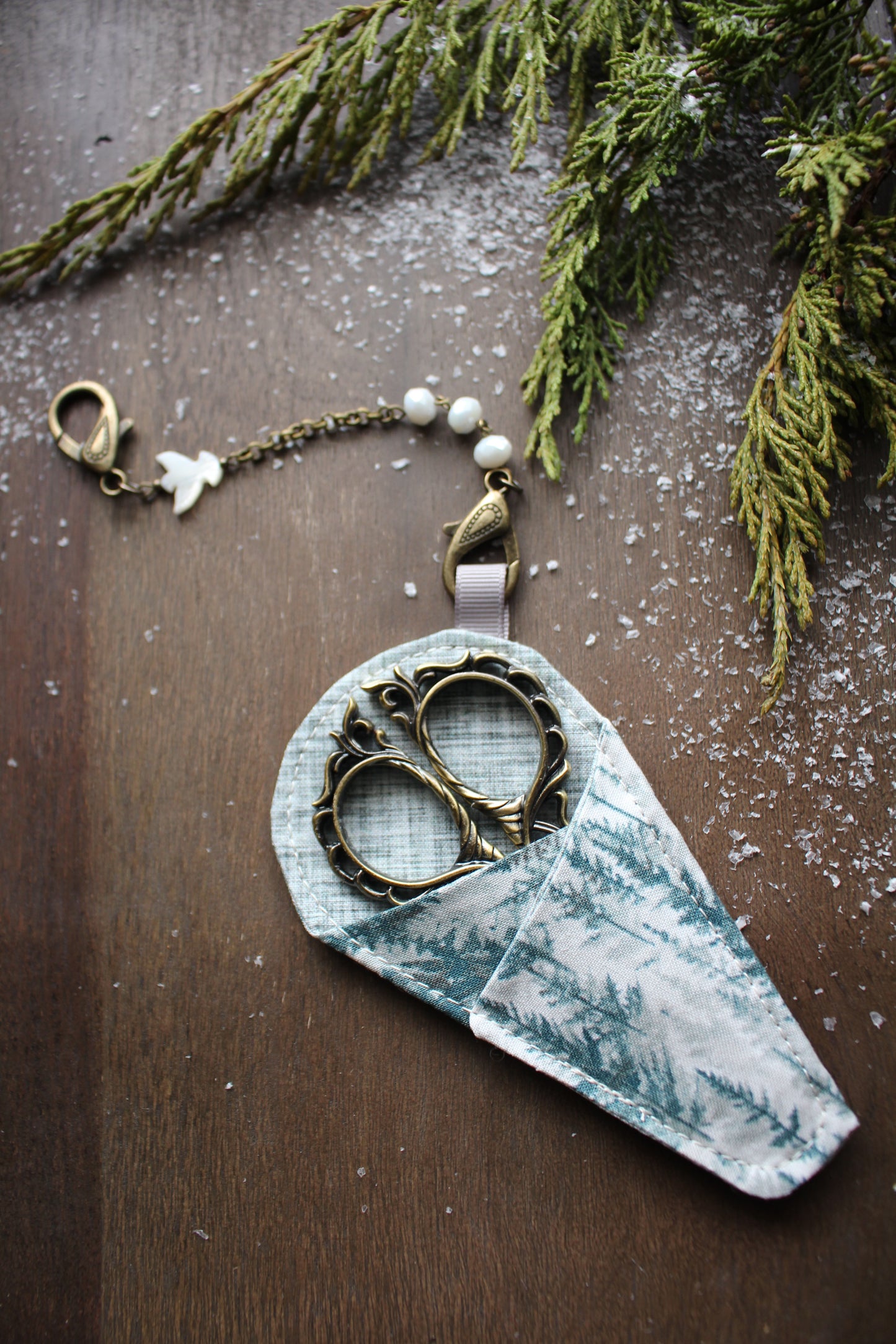 Winter Dove Scissor Chain