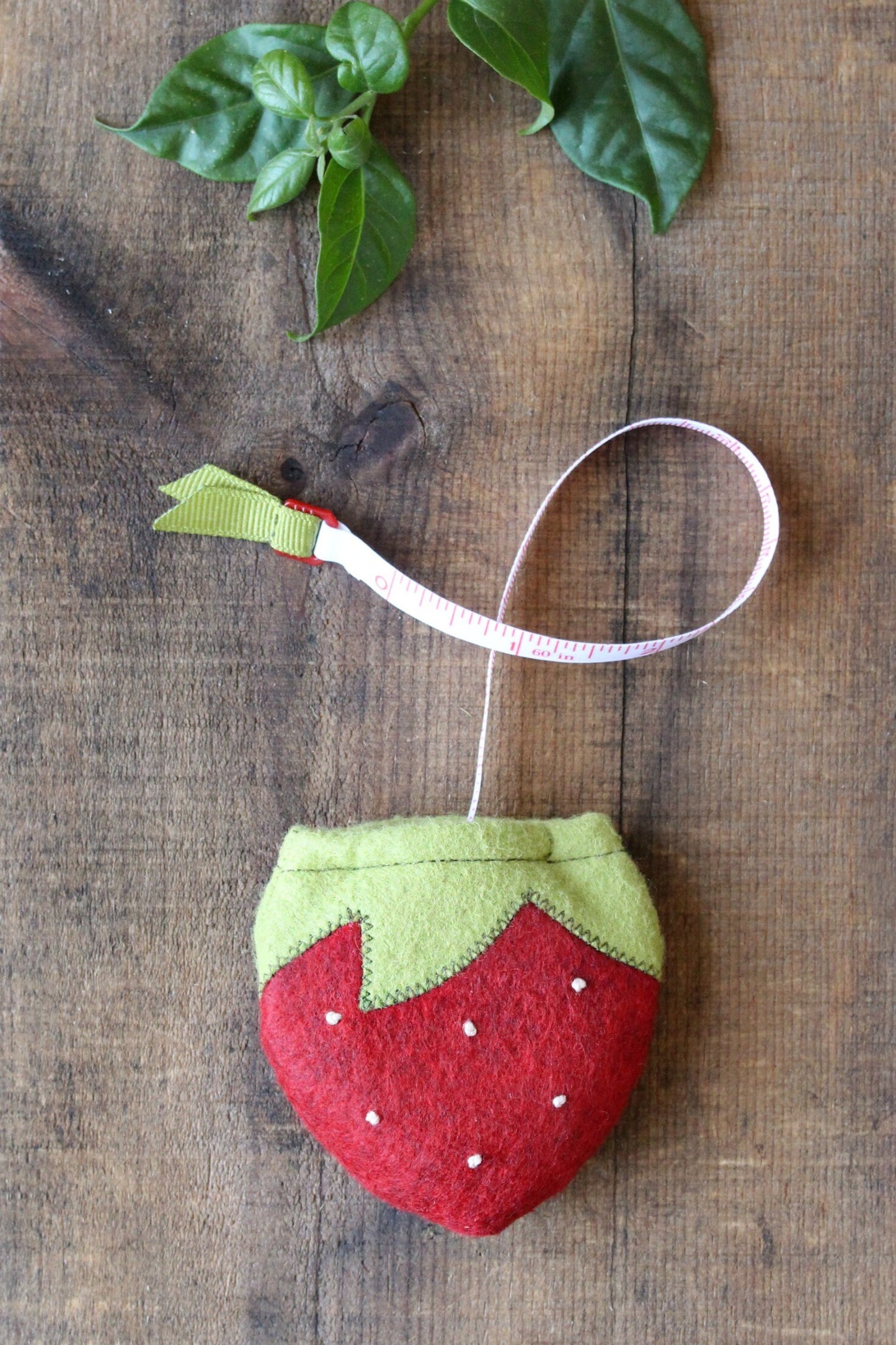 Felt Sewing Pattern • Strawberry Felt Tape Measure PDF Sewing Pattern • DIY Gift for Sewists Easy Sewing Pattern