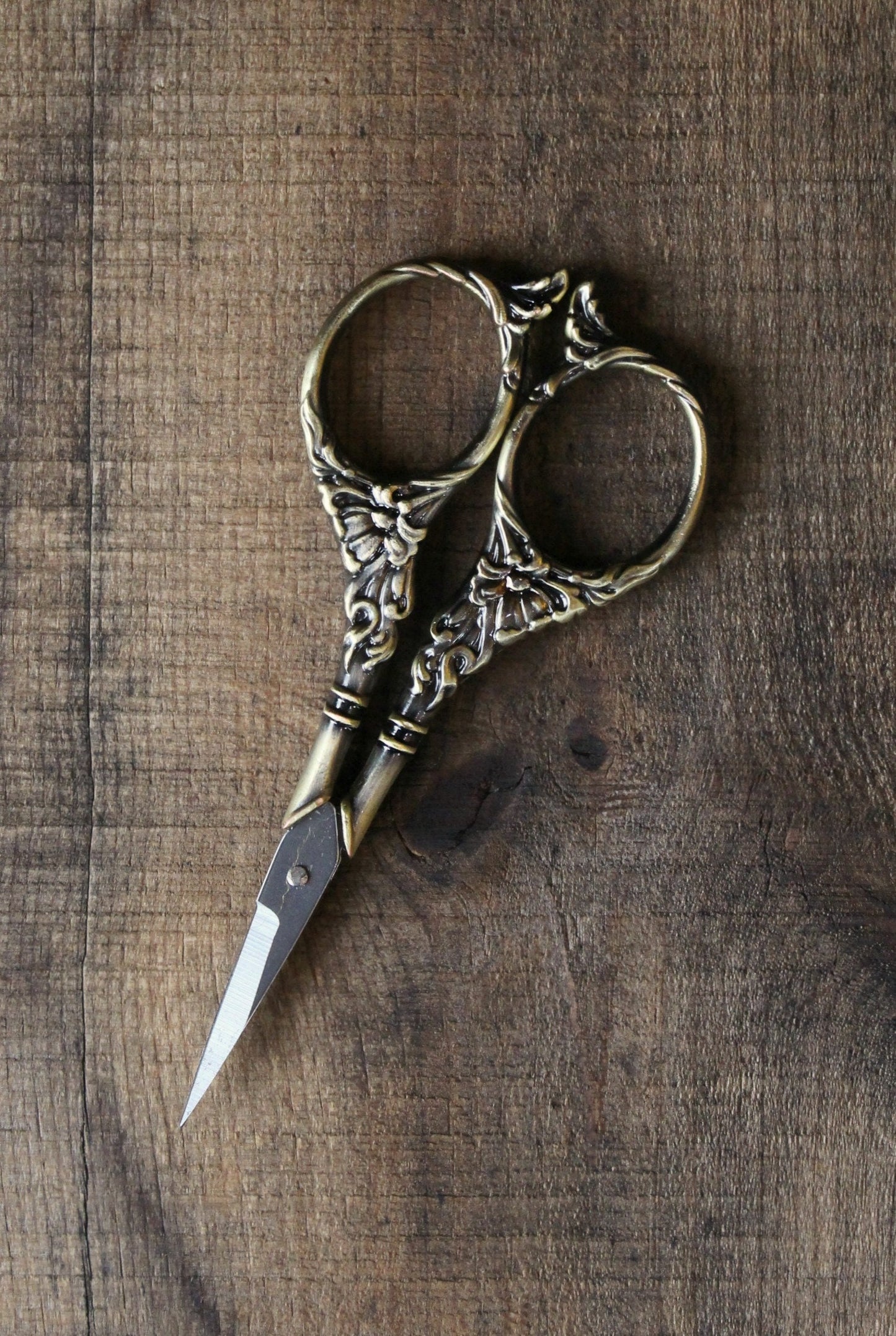 Botanical Garden embroidery scissors with high-quality stainless steel blades in antique gold