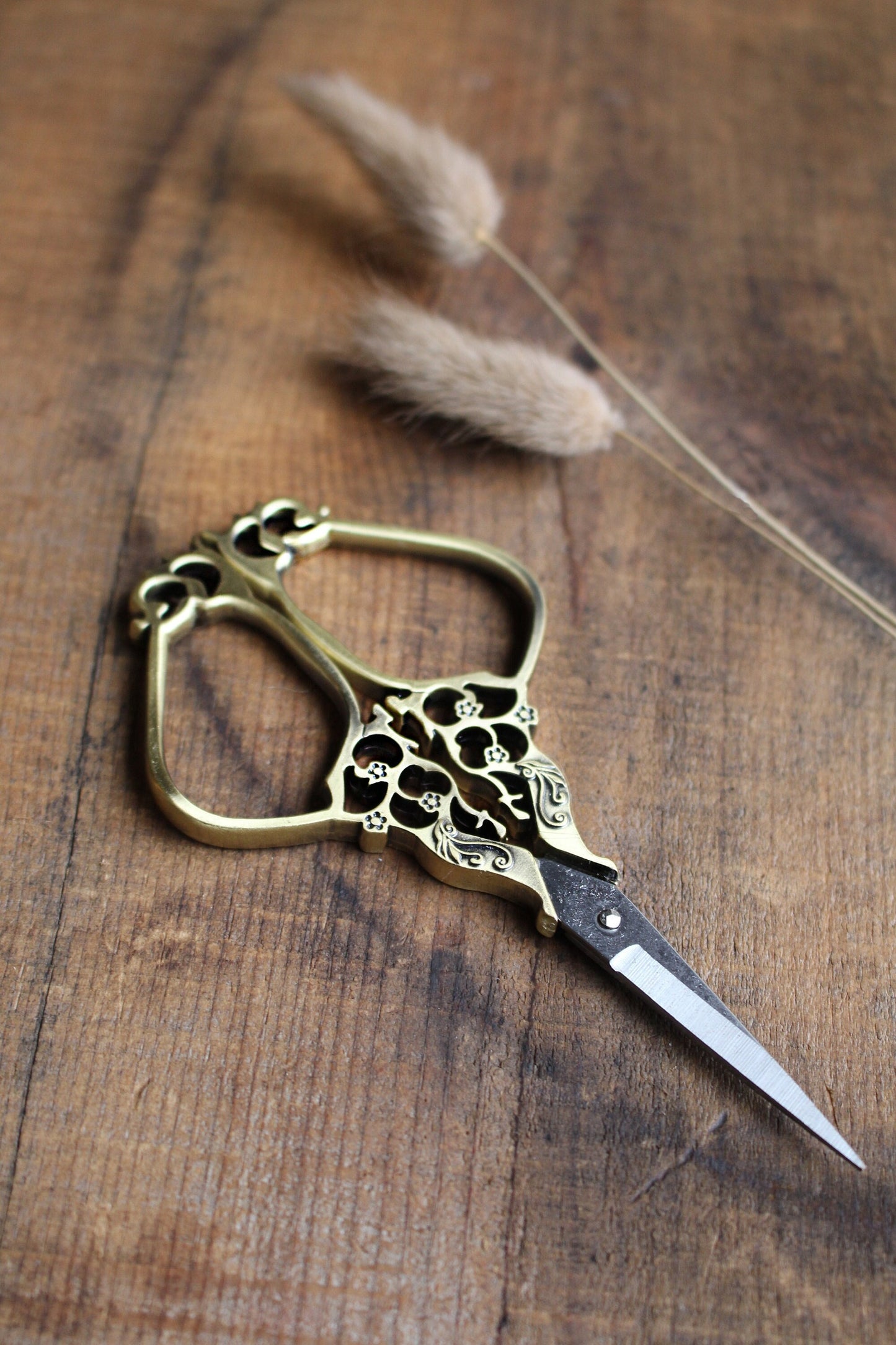 Climbing Vines Embroidery Scissors • Ornate Vintage Style Quilting Scissors in Antique Bronze and Gray • Gift for Mothers and Grandmothers