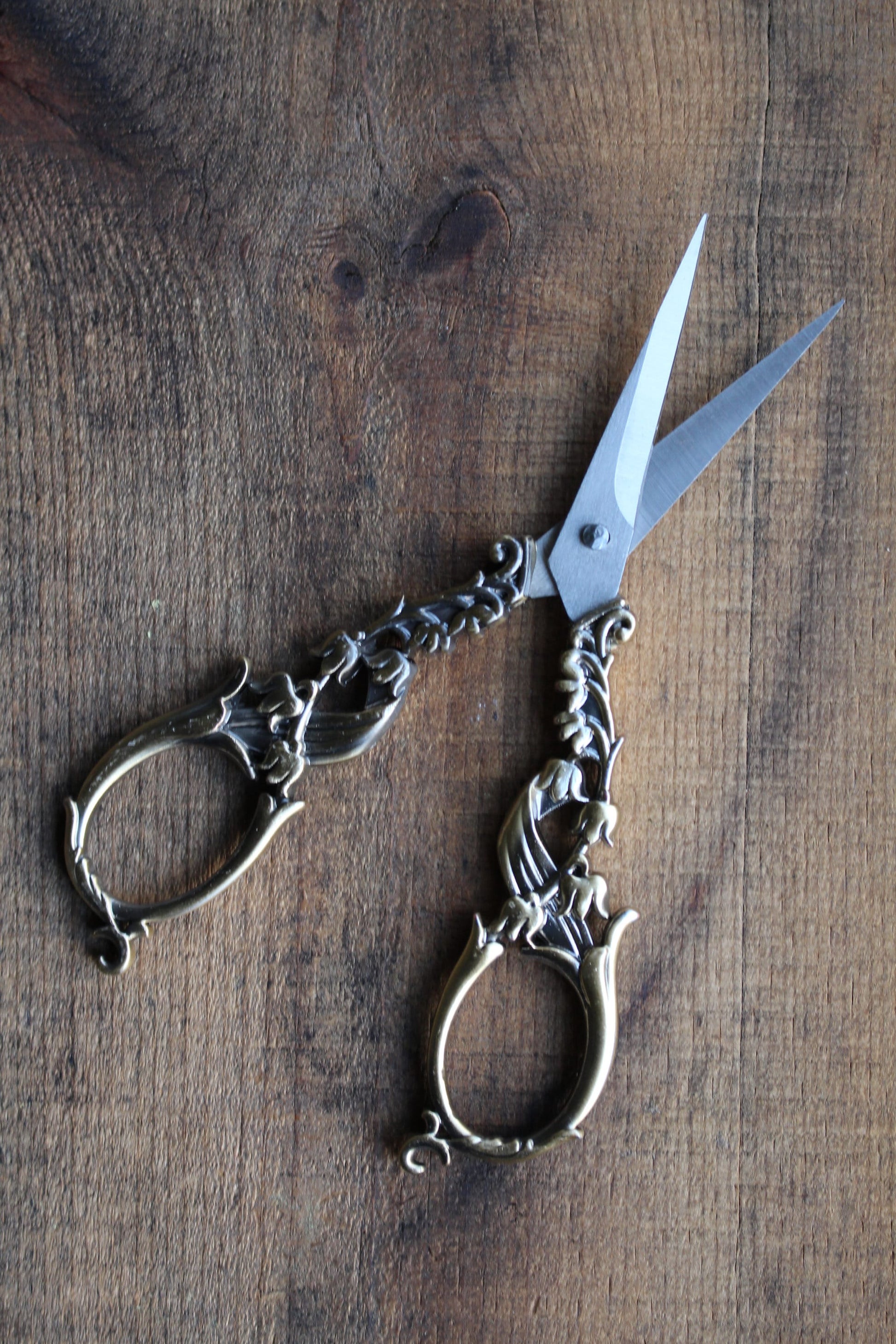 Tulip Garden Embroidery Scissors