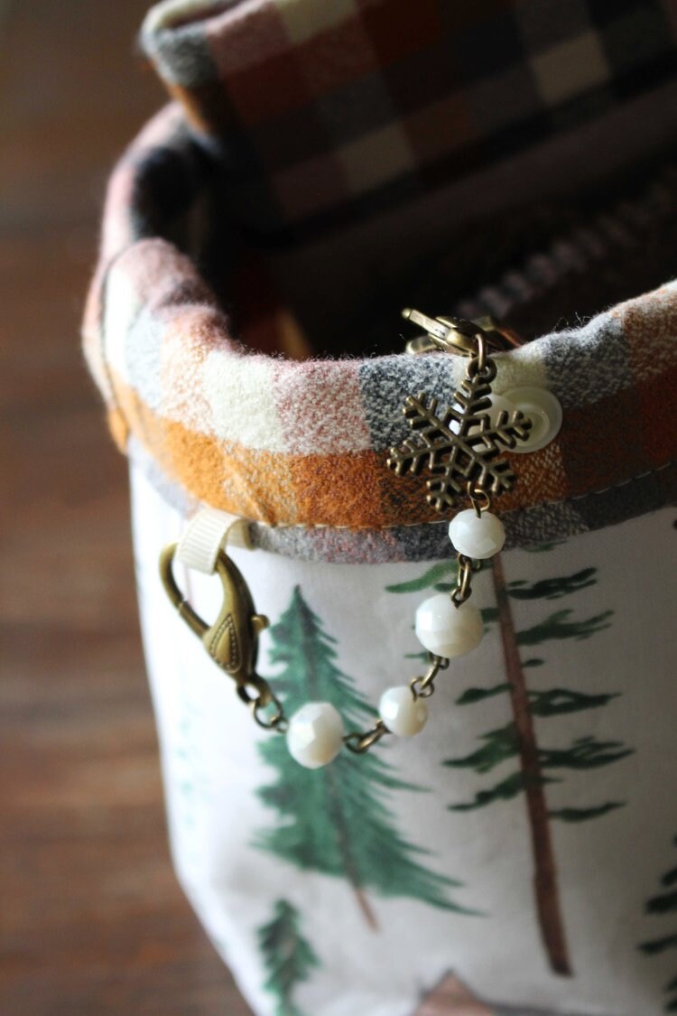 Snowfall Scissor Chain • Handmade Embroidery Accessory • Winter Craft Gift • Unique Gift Ideas for Grandma • Handmade Embroidery Gift