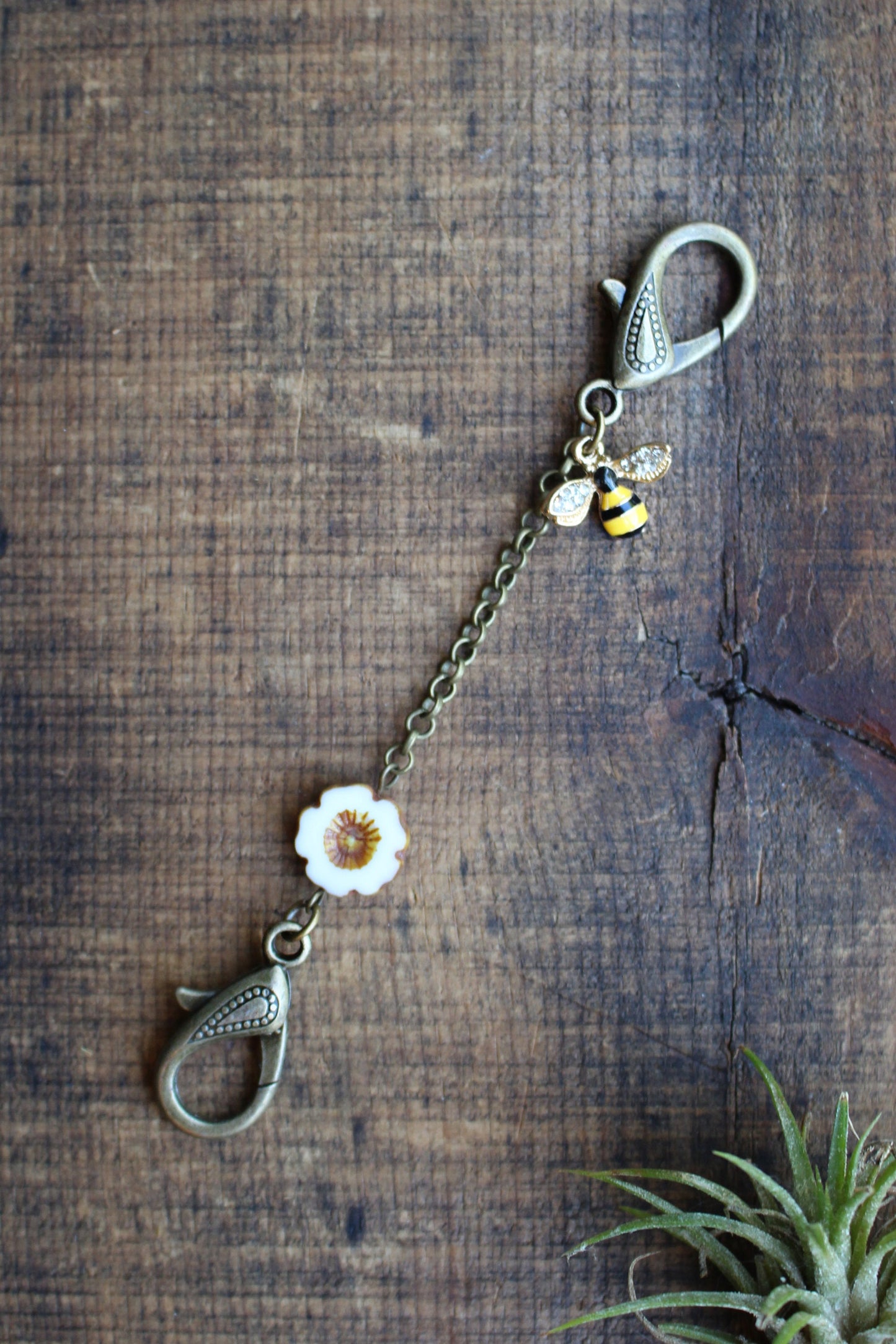 Bee & Bloom Scissor Chain