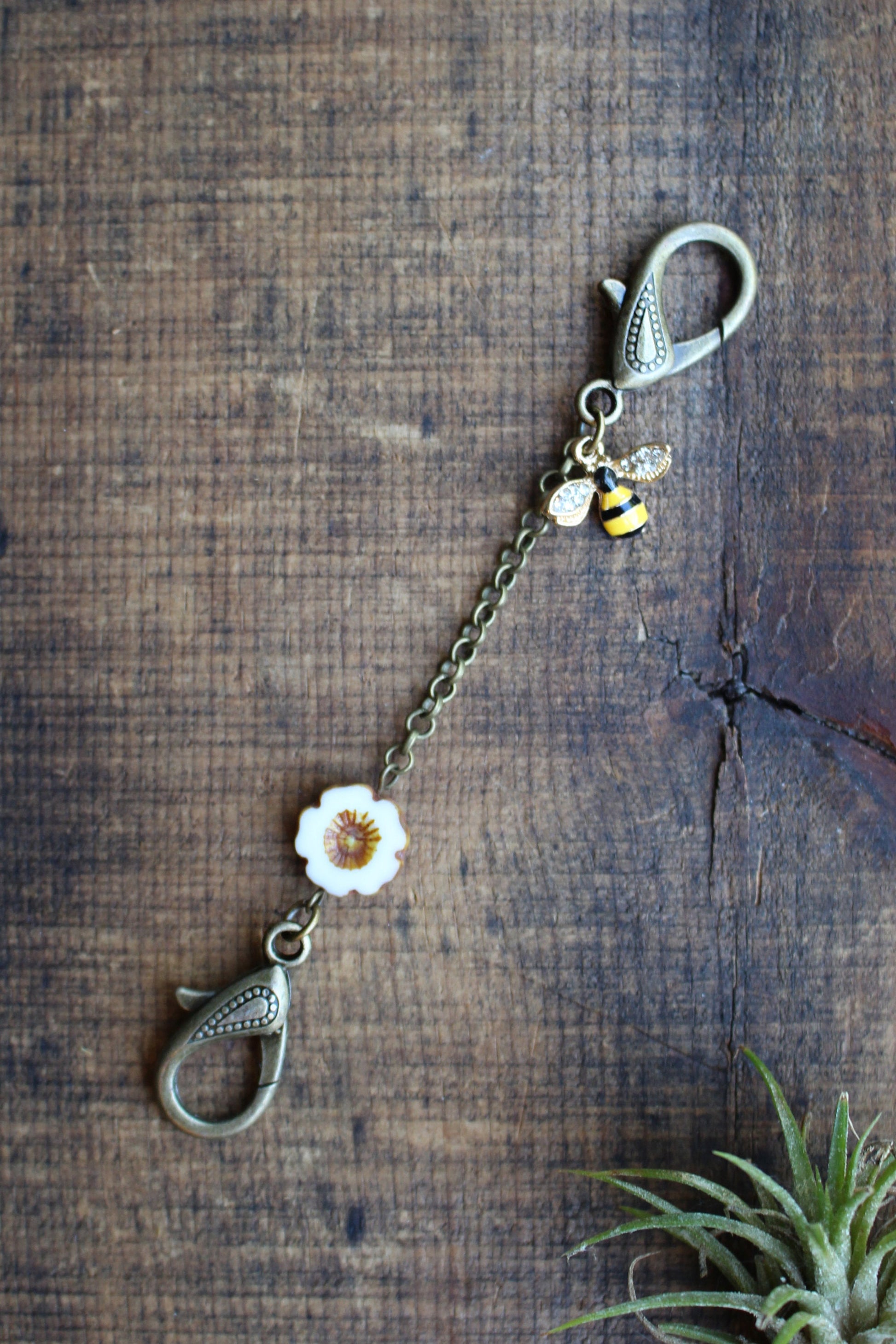 Bee & Bloom Scissor Chain