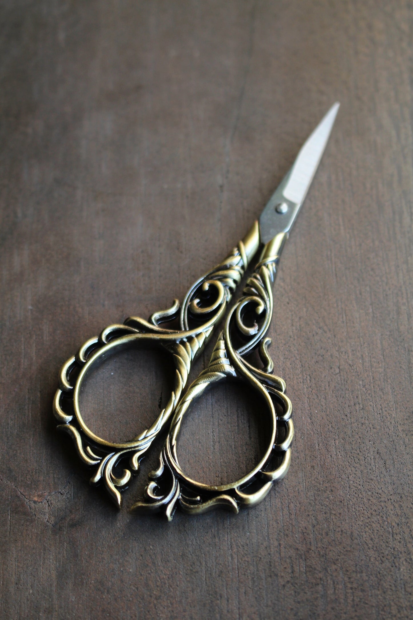 Entwined Embroidery Scissors • Ornate Vintage Style Quilting Scissors in Antique Gold and Copper • Unique Embroidery Gifts and Sewing Gifts