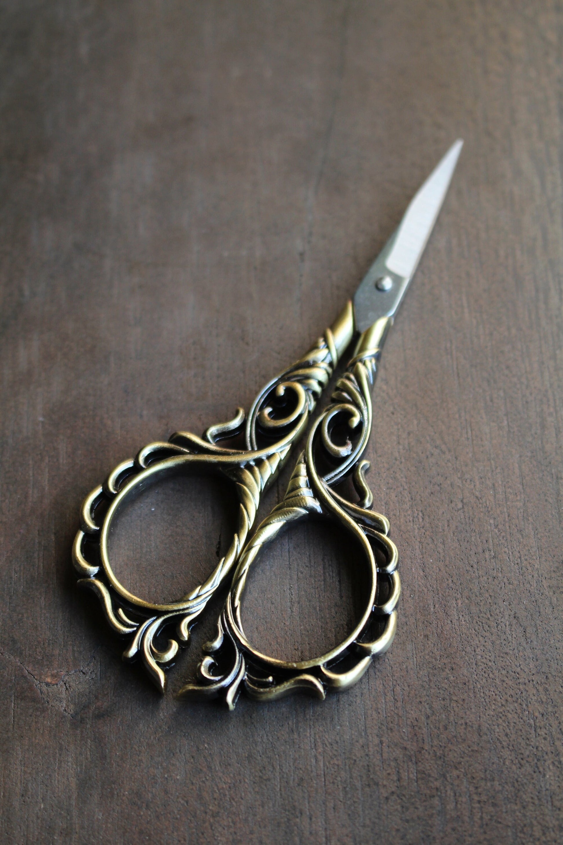Entwined Embroidery Scissors • Ornate Vintage Style Quilting Scissors in Antique Gold and Copper • Unique Embroidery Gifts and Sewing Gifts