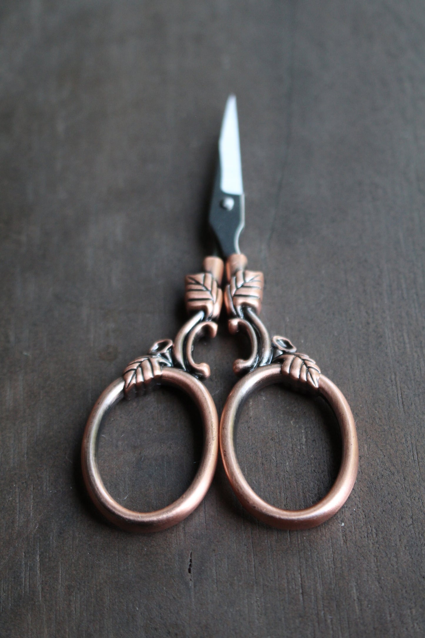 English Ivy Embroidery Scissors • Vintage Style Quilting Scissors in Antique Gold and Copper • Gifts for Mothers and Grandmothers