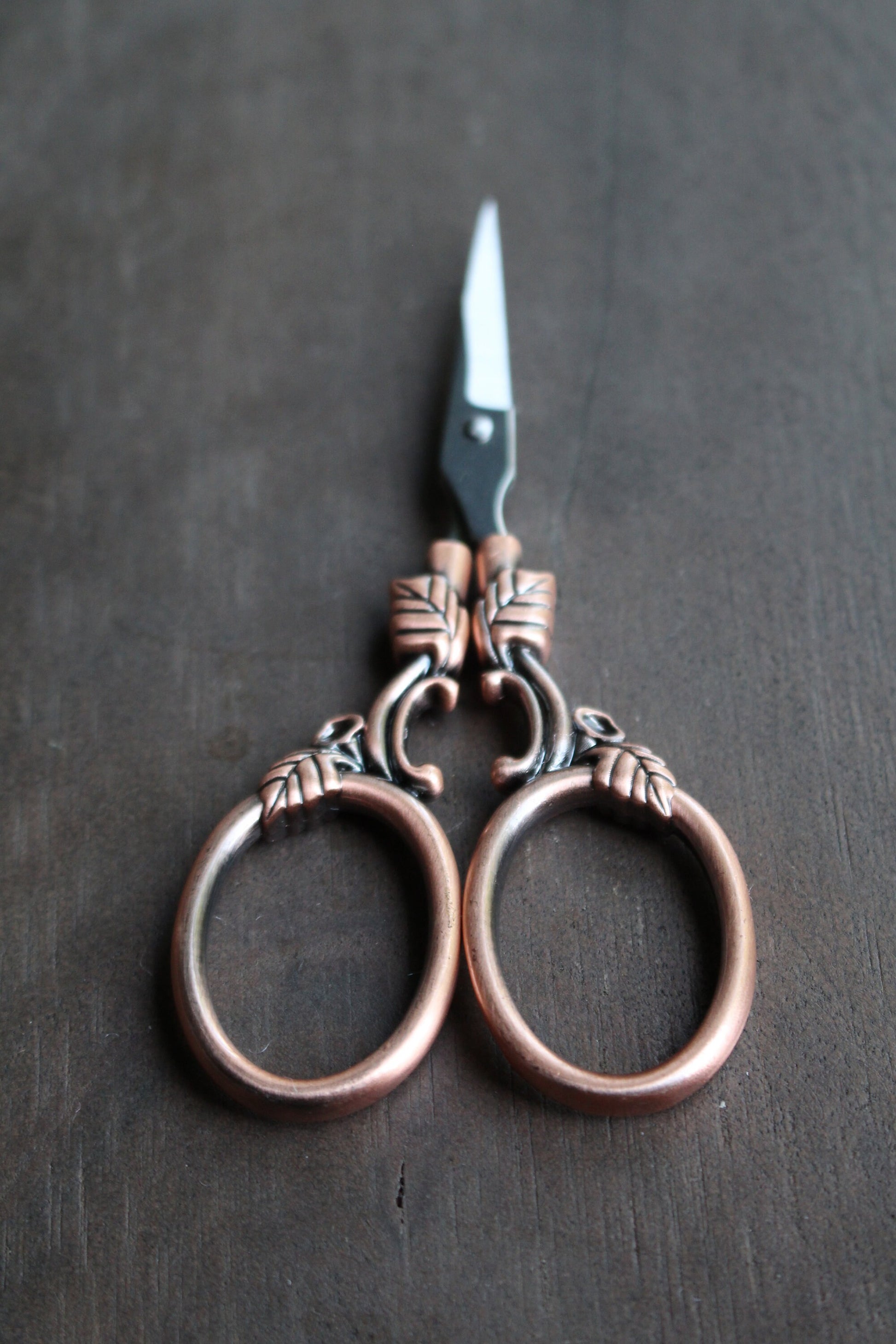 English Ivy Embroidery Scissors • Vintage Style Quilting Scissors in Antique Gold and Copper • Gifts for Mothers and Grandmothers