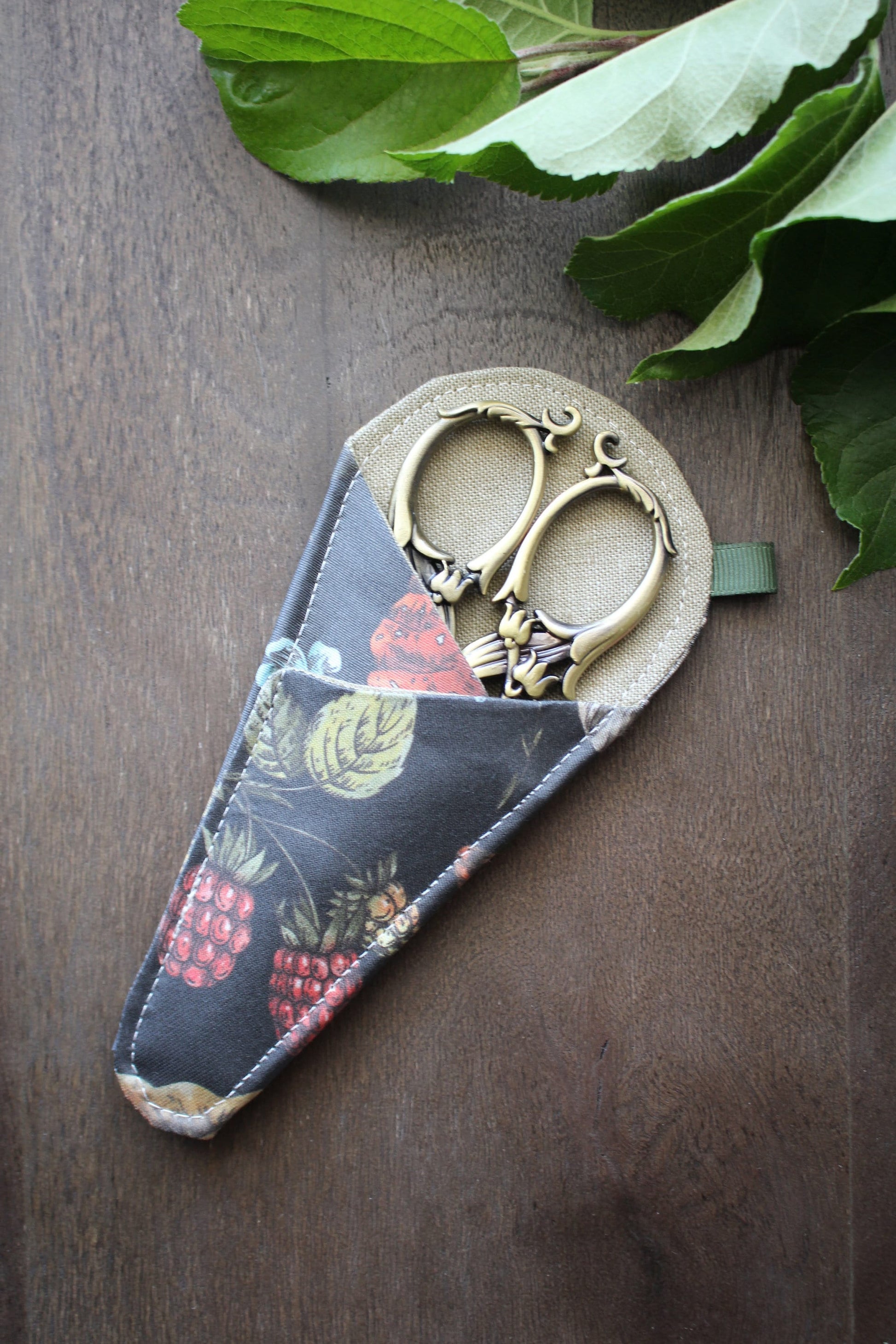 Tulip Garden Embroidery Scissors