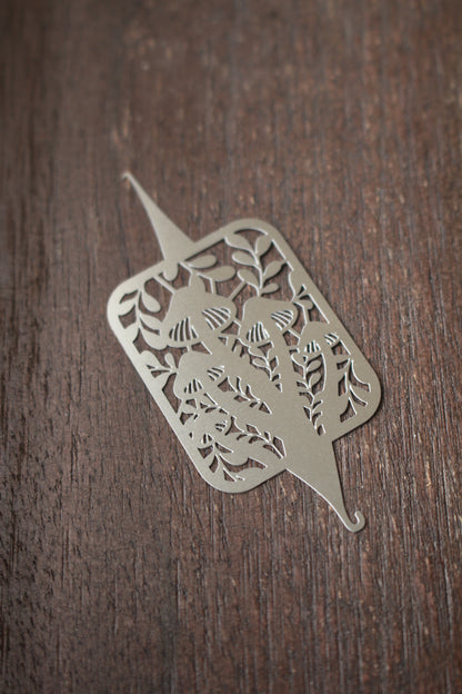 Toadstool Needle Threader