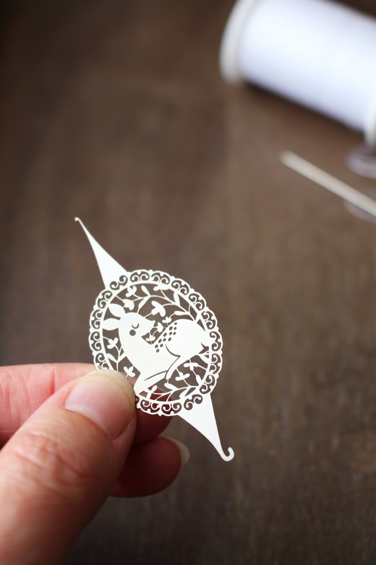 Woodland Doe Needle Threader