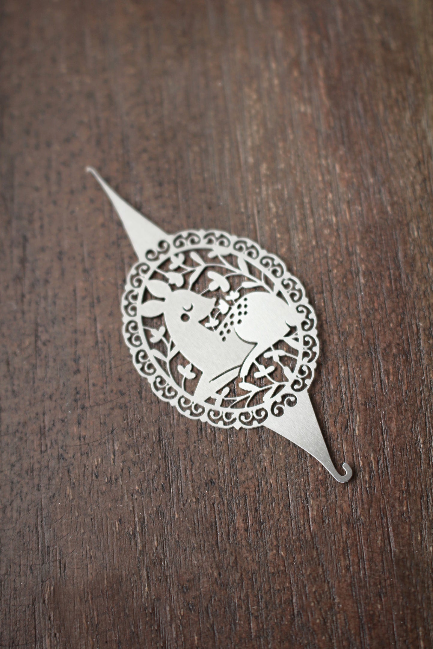 Woodland Doe Needle Threader