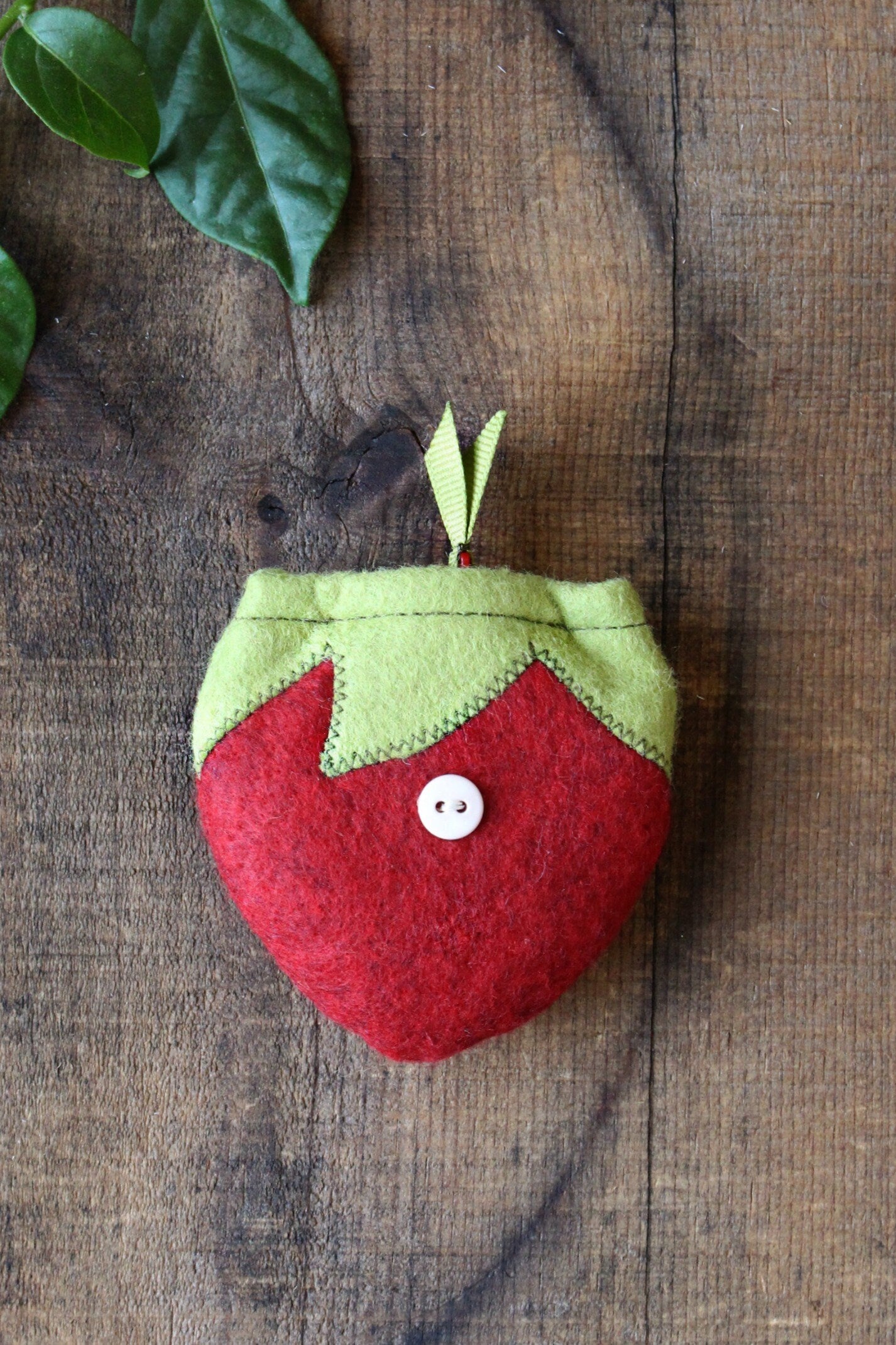 Felt Sewing Pattern • Strawberry Felt Tape Measure PDF Sewing Pattern • DIY Gift for Sewists Easy Sewing Pattern