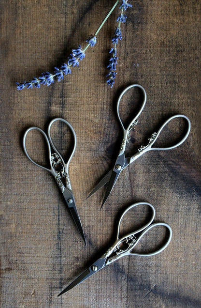 Floral Teardrop Embroidery Scissors • Vintage Style Quilting Scissors in Antique Silver and Copper • Unique Cross Stitch Gift • Sewing Gift