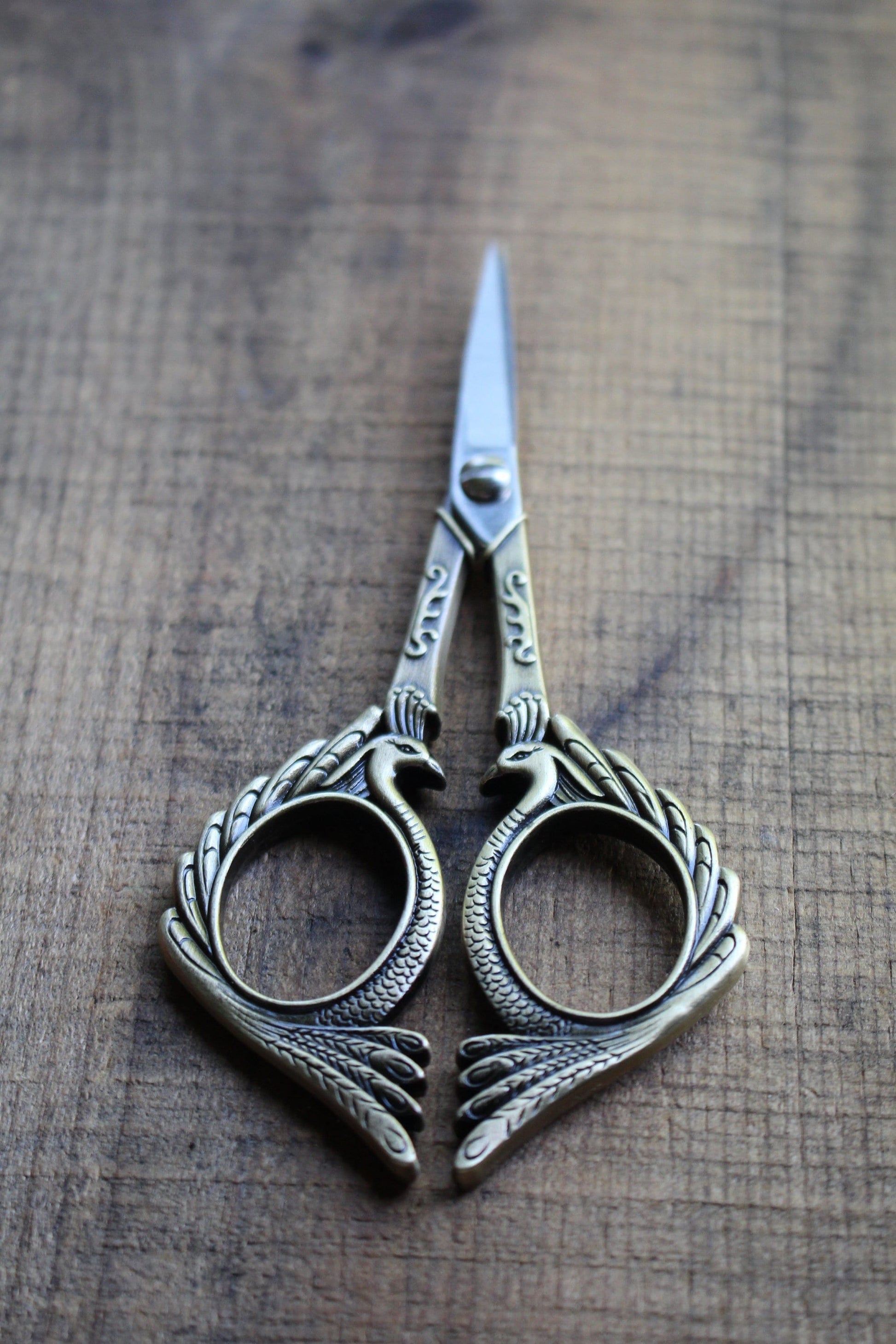 Swan embroidery scissors with high-quality stainless steel blades