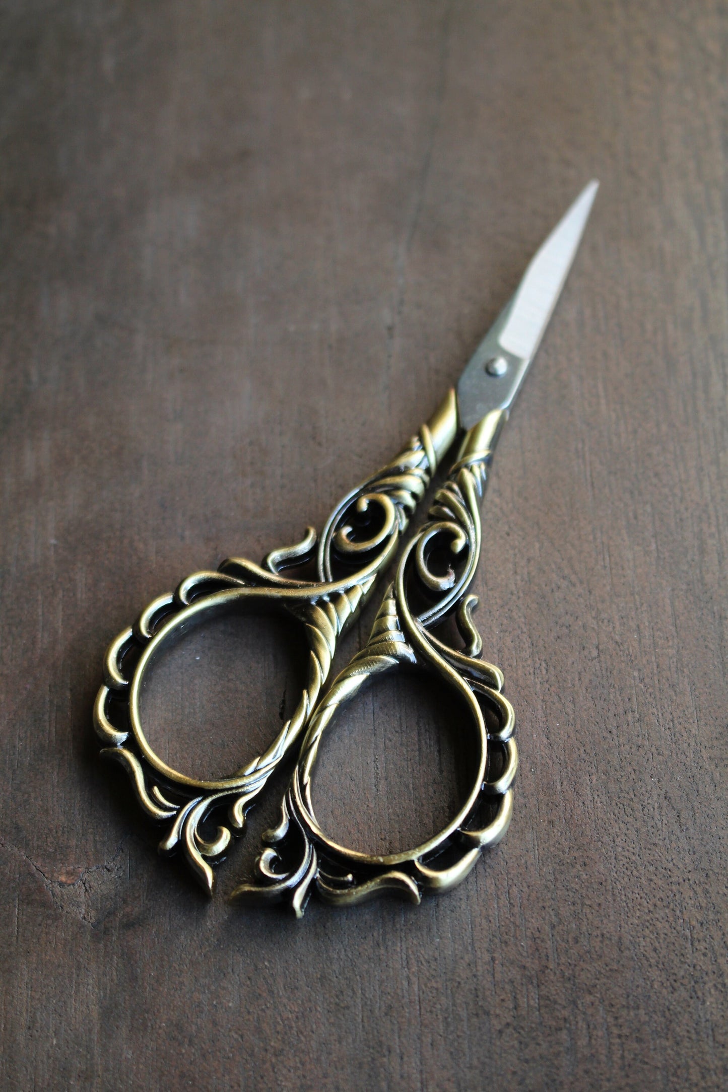 Entwined Embroidery Scissors • Ornate Vintage Style Quilting Scissors in Antique Gold and Copper • Unique Embroidery Gifts and Sewing Gifts