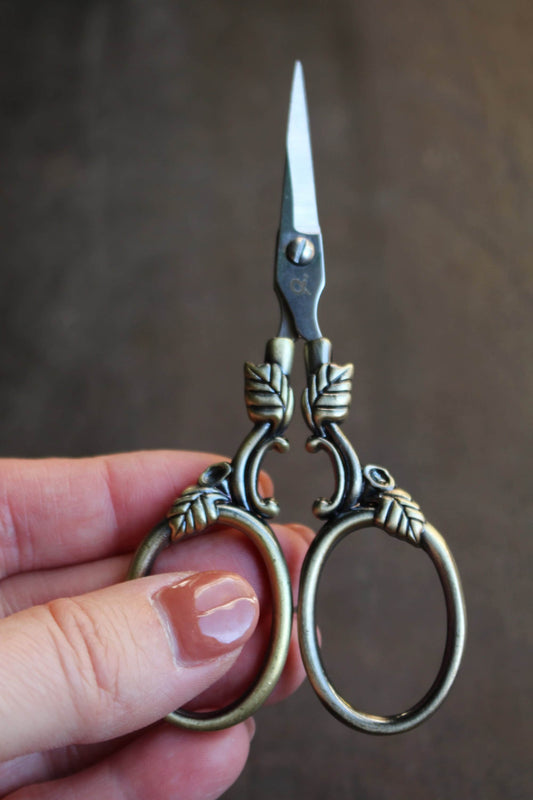 English Ivy Embroidery Scissors • Vintage Style Quilting Scissors in Antique Gold and Copper • Gifts for Mothers and Grandmothers